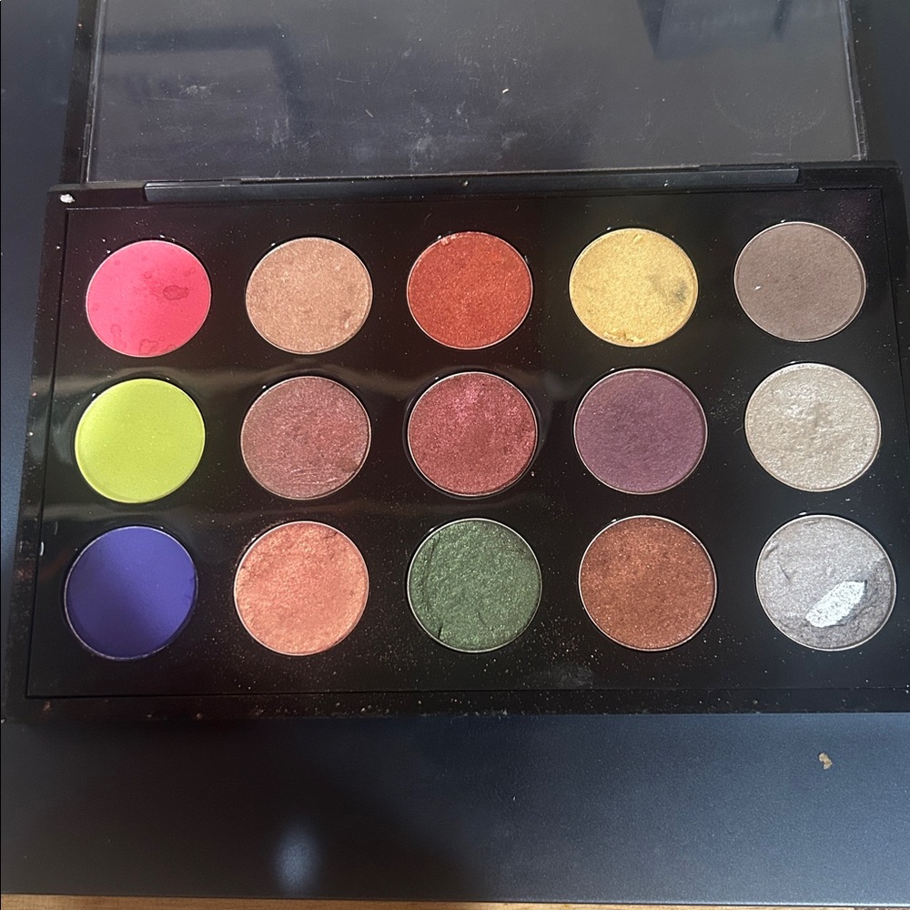 MAC Cosmetics eyeshadow palette